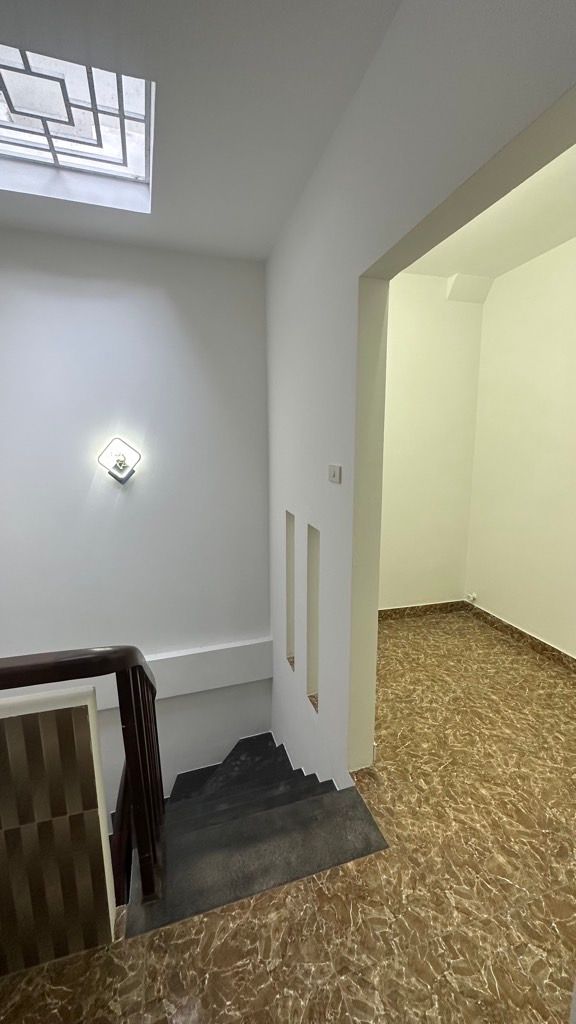 Bán nhà Lĩnh Nam - diện tích 30m2 4 tầng - Nhà đẹp, ô tô đỗ cửa - giá 6,7 tỷ