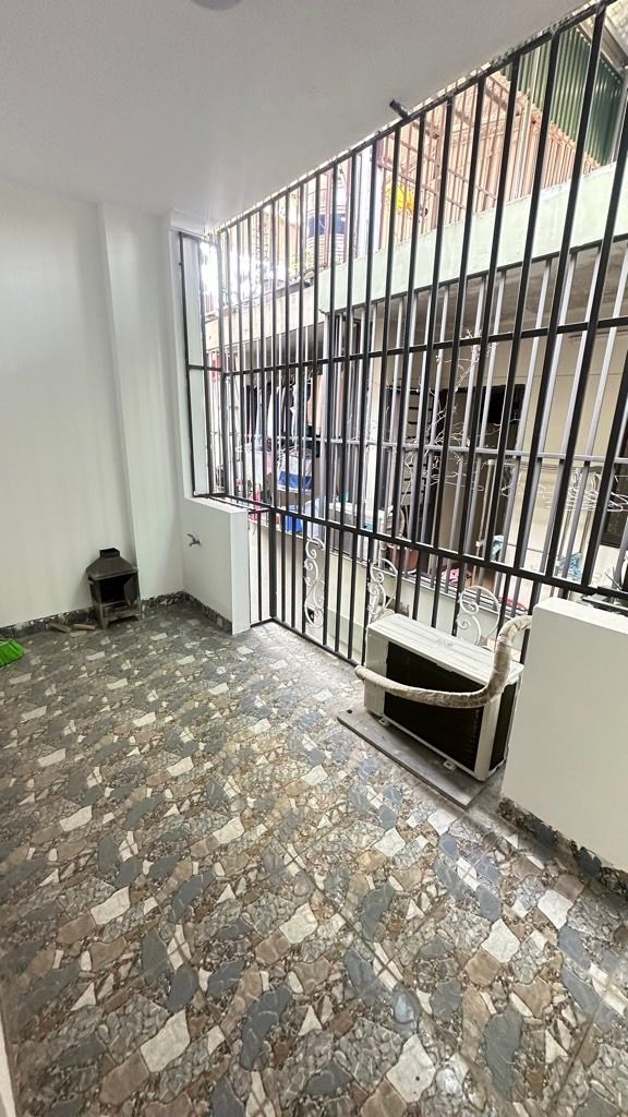 Bán nhà Lĩnh Nam - diện tích 30m2 4 tầng - Nhà đẹp, ô tô đỗ cửa - giá 6,7 tỷ