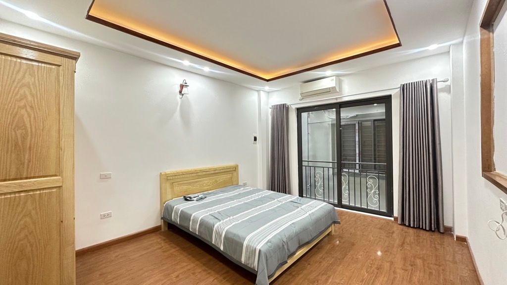 Bán nhà Lĩnh Nam - diện tích 30m2 4 tầng - Nhà đẹp, ô tô đỗ cửa - giá 6,7 tỷ