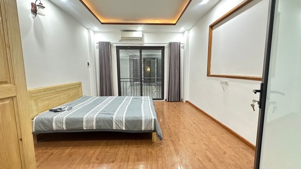 Bán nhà Lĩnh Nam - diện tích 30m2 4 tầng - Nhà đẹp, ô tô đỗ cửa - giá 6,7 tỷ