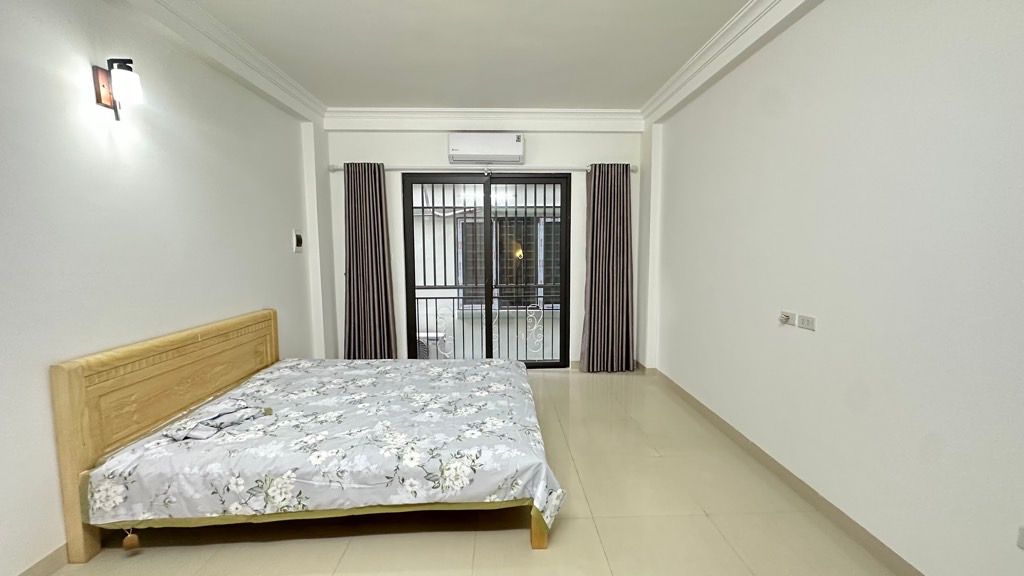 Bán nhà Lĩnh Nam - diện tích 30m2 4 tầng - Nhà đẹp, ô tô đỗ cửa - giá 6,7 tỷ