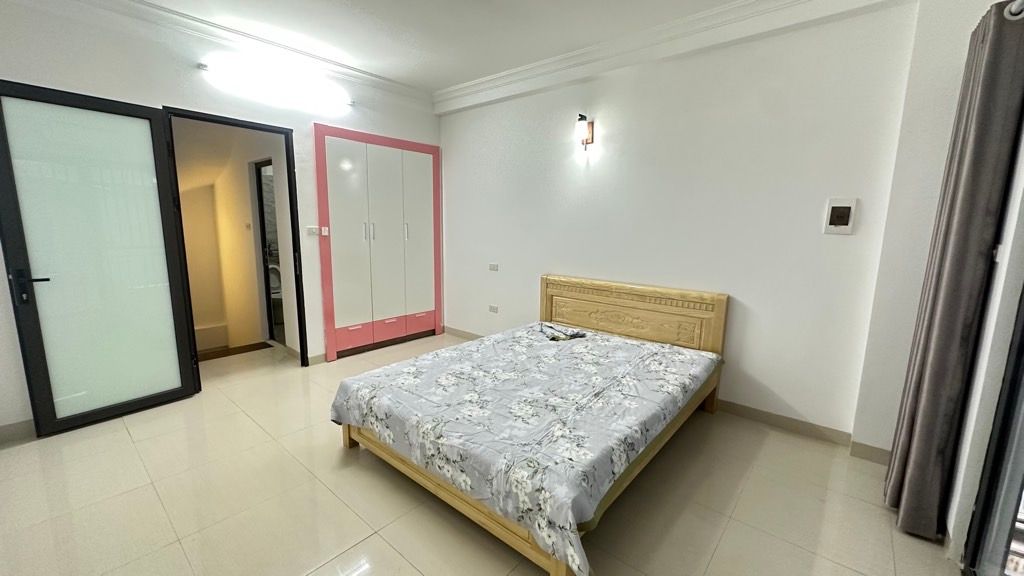 Bán nhà Lĩnh Nam - diện tích 30m2 4 tầng - Nhà đẹp, ô tô đỗ cửa - giá 6,7 tỷ