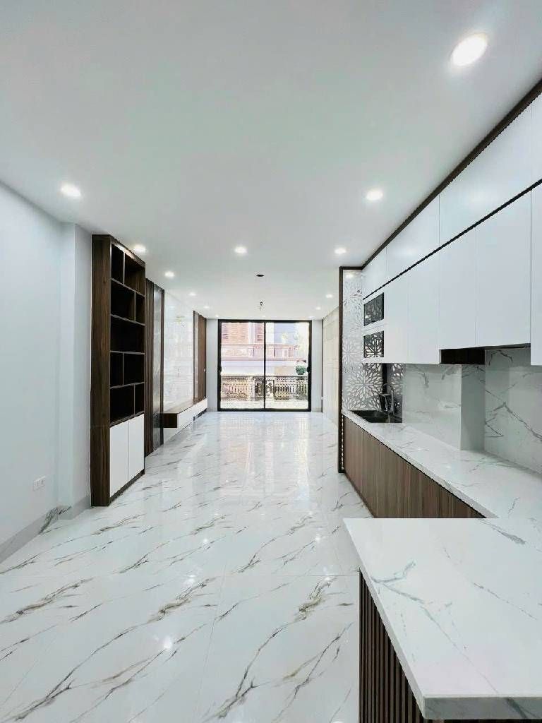 Bán nhà Kim Đồng - diện tích 40.4m2 6 tầng - ÔTÔ NGỦ TRONG NHÀ - giá 18,8 tỷ