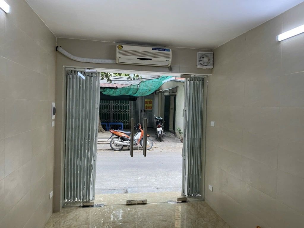 Bán nhà Hoàng Đạo Thành - diện tích 65m2 1 tầng - mặt ngõ ô tô tránh - giá 6,3 tỷ