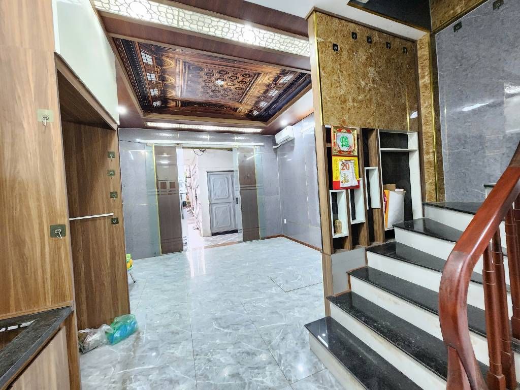 Bán nhà Khuyến Lương - diện tích 30m2 6 tầng - Ô TÔ ĐỖ CỬA - giá 8,4 tỷ