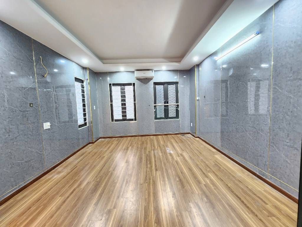 Bán nhà Khuyến Lương - diện tích 30m2 6 tầng - Ô TÔ ĐỖ CỬA - giá 8,4 tỷ