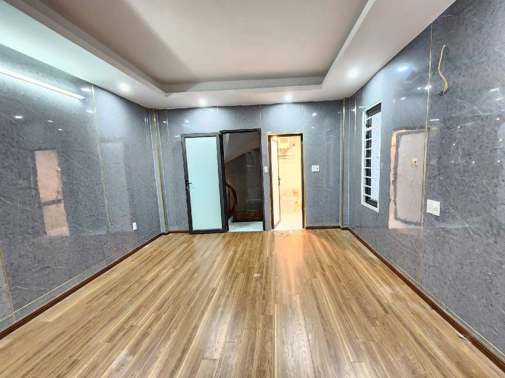 Bán nhà Khuyến Lương - diện tích 30m2 6 tầng - Ô TÔ ĐỖ CỬA - giá 8,4 tỷ