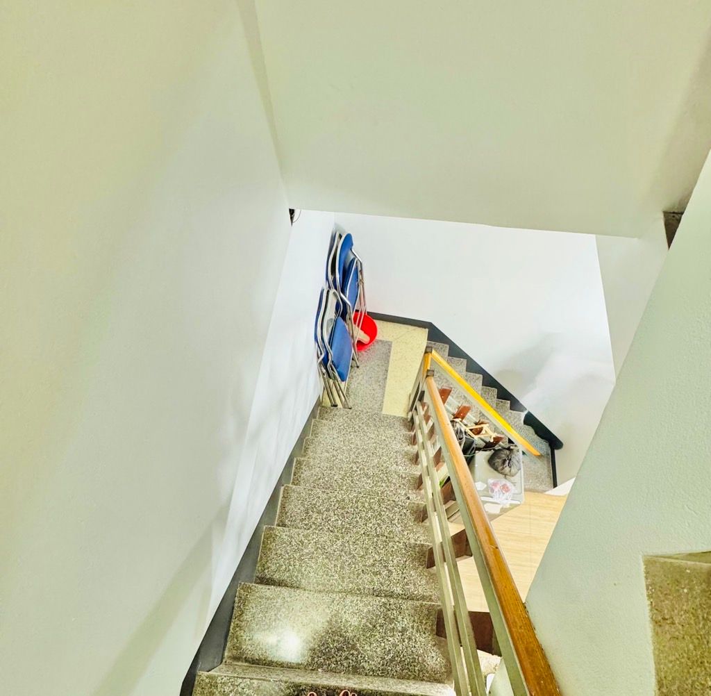 Bán nhà Nguyễn Đức Cảnh - diện tích 33m2 3 tầng - Mặt ngõ ba gác - giá 3,5 tỷ