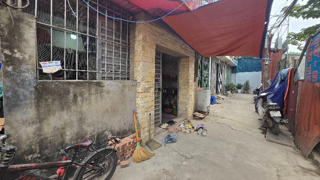 Bán nhà Giải Phóng - diện tích 49.9m2 2 tầng - Ngõ thông thoáng - giá 2,3 tỷ