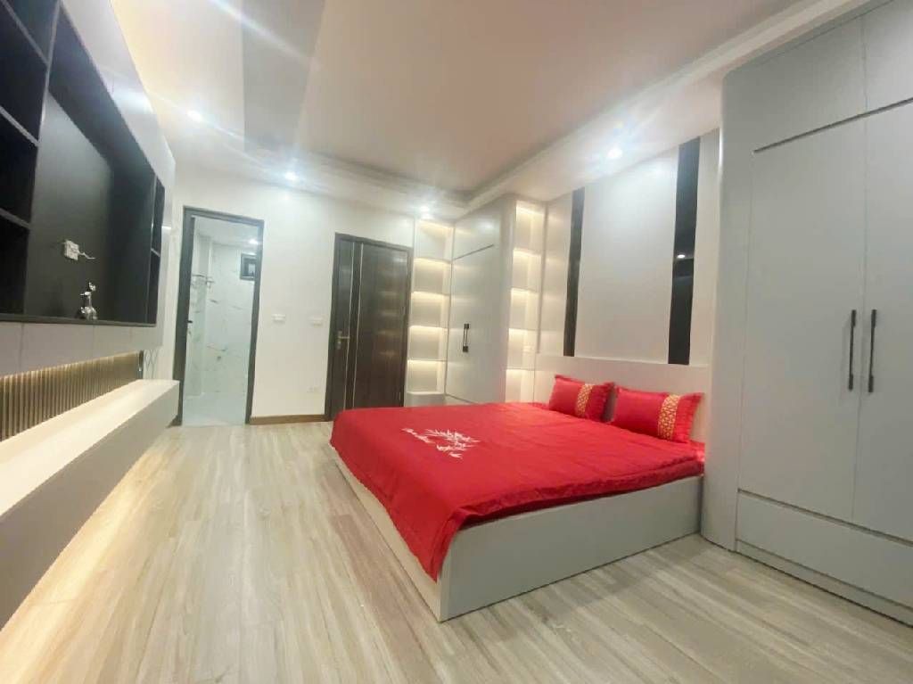 Bán nhà Nguyễn Văn Viên - diện tích 30m2 5 tầng - Ngõ thông - giá 8,3 tỷ