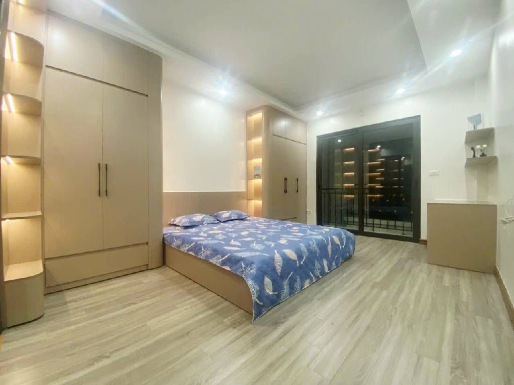 Bán nhà Nguyễn Văn Viên - diện tích 30m2 5 tầng - Ngõ thông - giá 8,3 tỷ