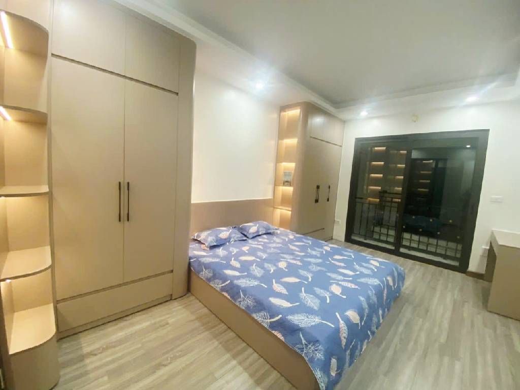 Bán nhà Nguyễn Văn Viên - diện tích 30m2 5 tầng - Ngõ thông - giá 8,3 tỷ