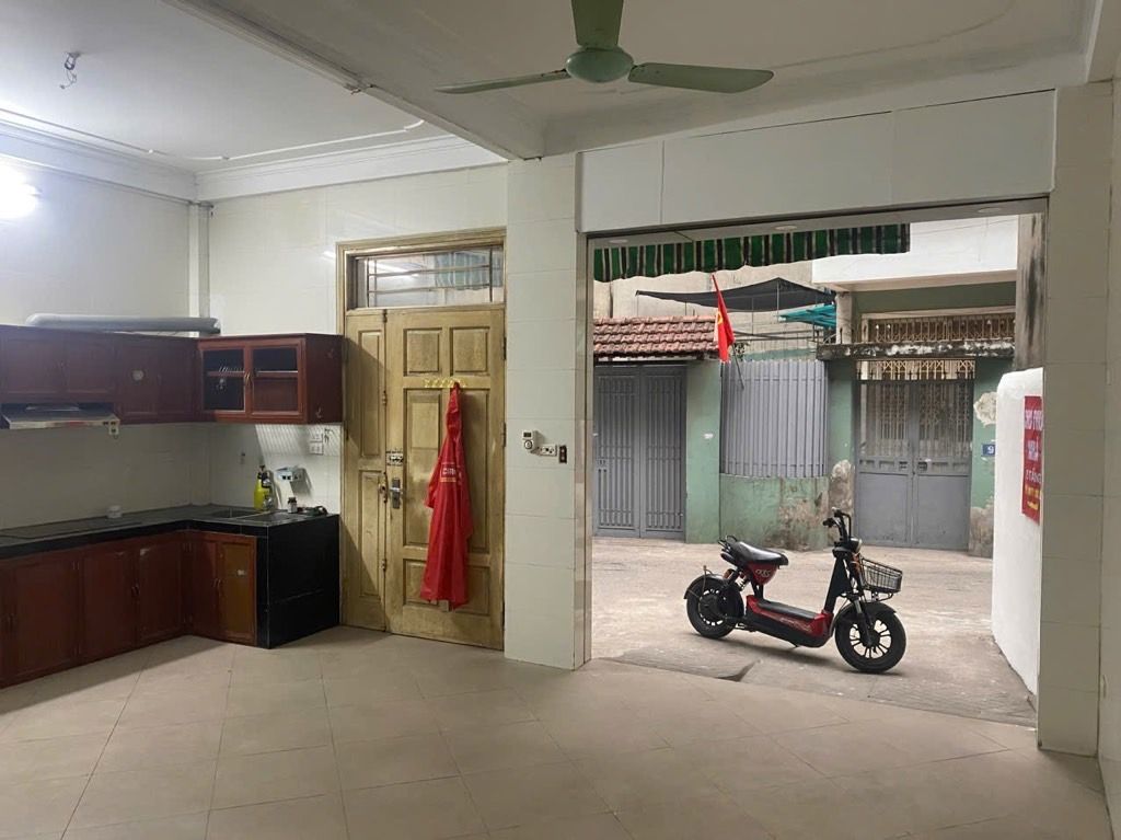 Bán nhà Tam Trinh - diện tích 52m2 2 tầng - ô tô đỗ cửa - giá 10,8 tỷ