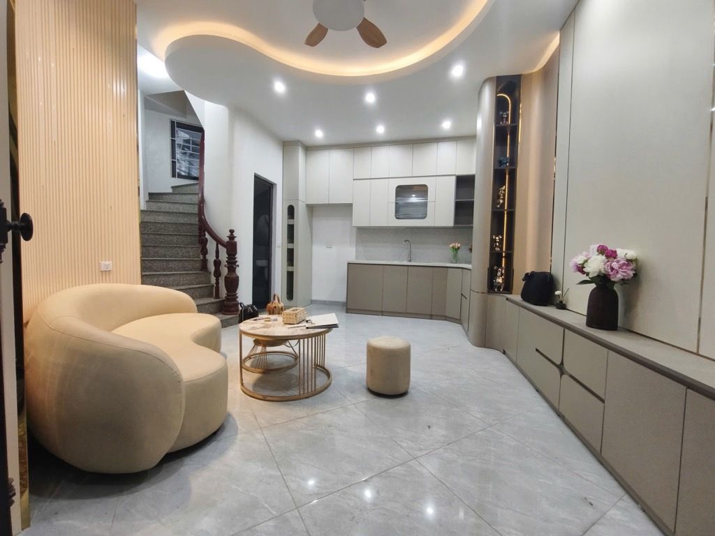 Bán nhà Linh Quang - diện tích 31m2 5 tầng - Ngõ thông gần hồ - giá 9,6 tỷ