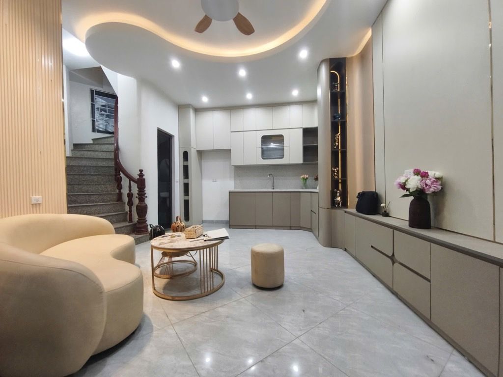 Bán nhà Linh Quang - diện tích 31m2 5 tầng - Ngõ thông gần hồ - giá 9,6 tỷ