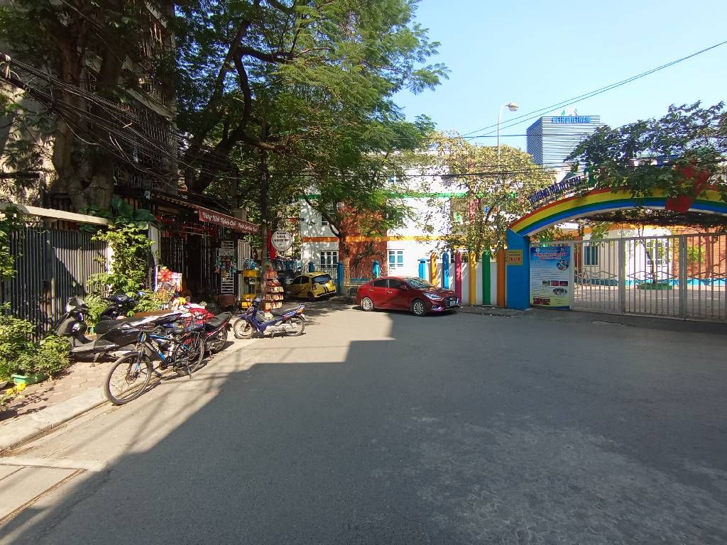 Bán nhà Hoàng Ngọc Phách - diện tích 33.7m2 1 tầng - Ô TÔ - giá 7.8 tỷ