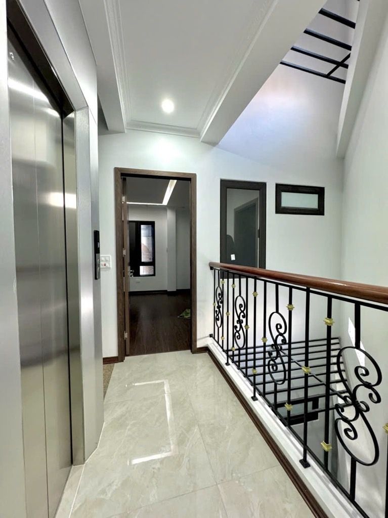 Bán nhà Thịnh Quang - diện tích 40m2 6 tầng - Nhà xây mới có GPXD thang máy xịn - giá 11,6 tỷ