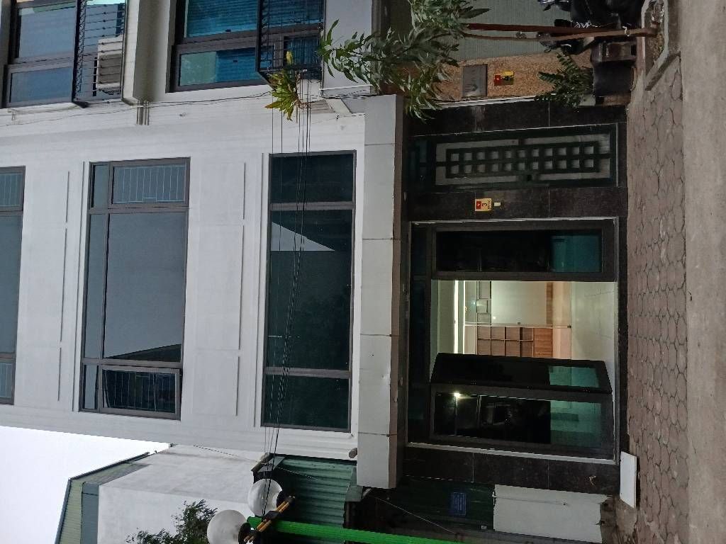 Bán nhà Tây Nam Linh Đàm - diện tích 60m2 5 tầng - ô tô tránh - giá 20,75 tỷ