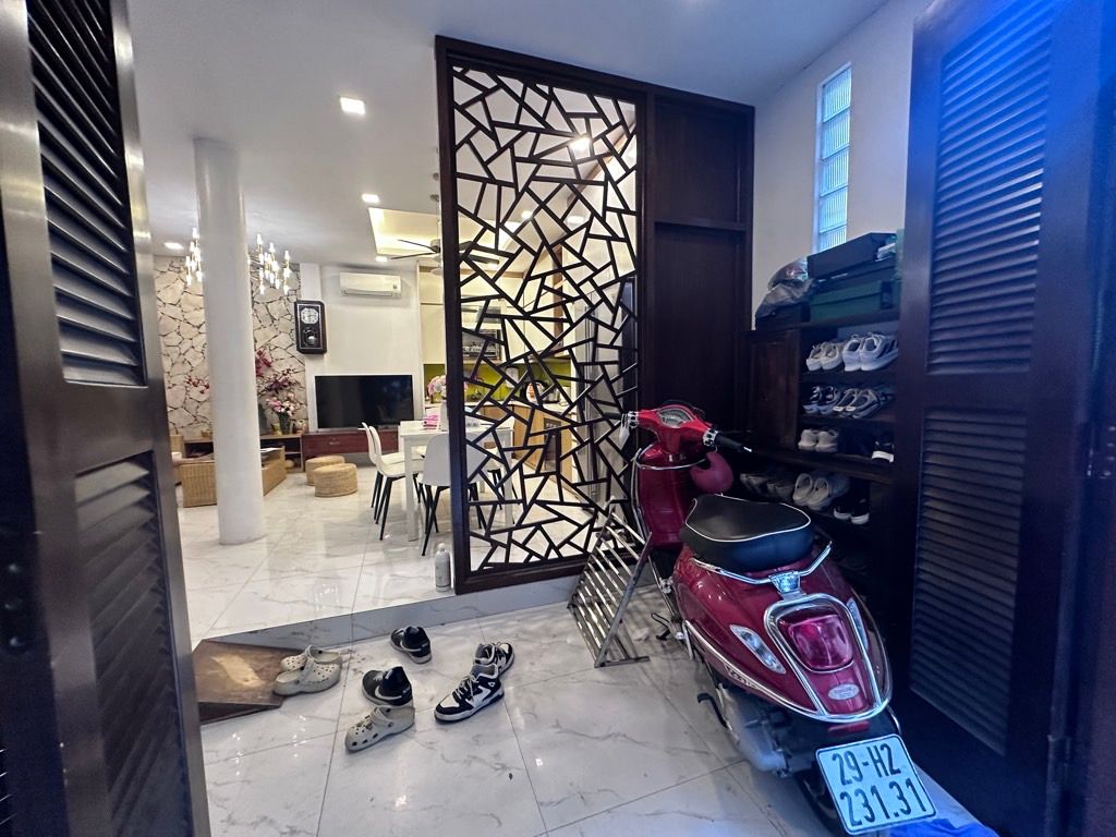 Bán nhà Ô Đồng Lầm - diện tích 41m2 4 tầng - Lô góc, ô tô tránh - giá 15,8 tỷ