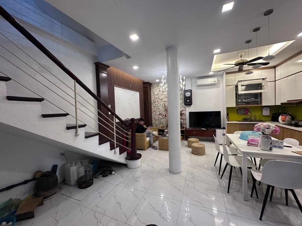 Bán nhà Ô Đồng Lầm - diện tích 41m2 4 tầng - Lô góc, ô tô tránh - giá 15,8 tỷ