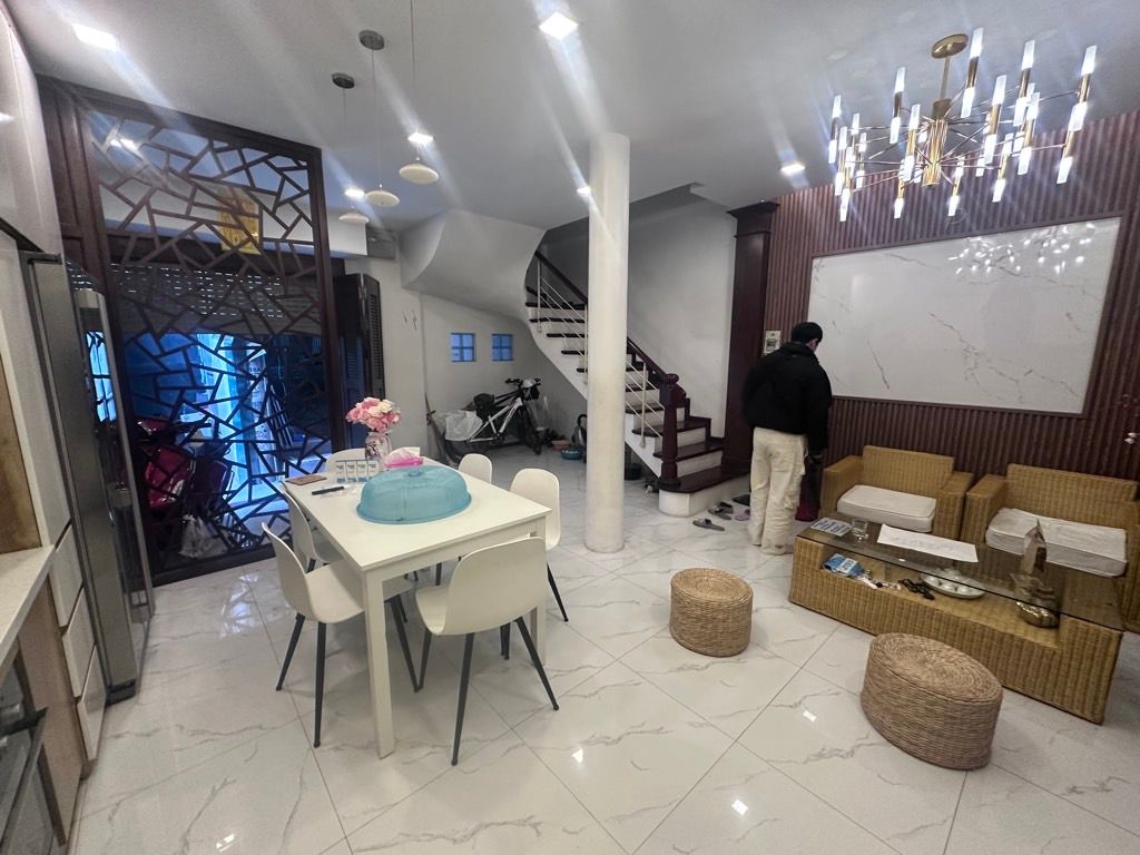 Bán nhà Ô Đồng Lầm - diện tích 41m2 4 tầng - Lô góc, ô tô tránh - giá 15,8 tỷ