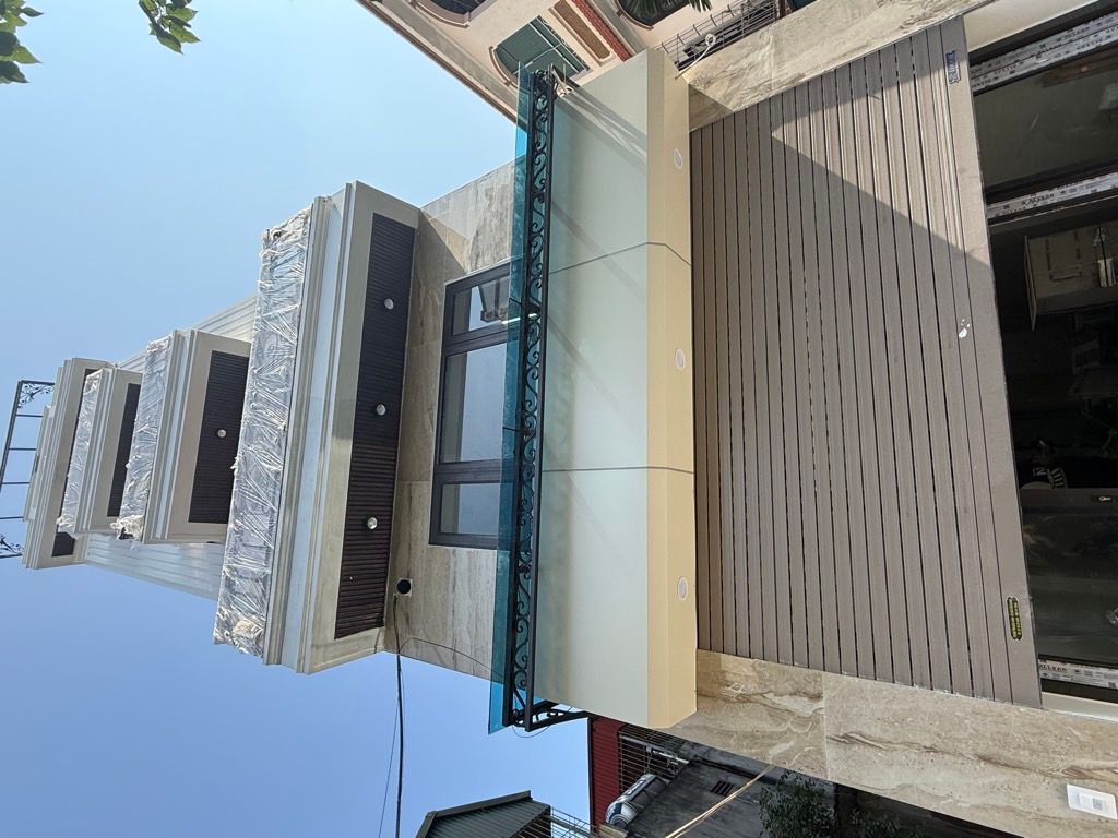 Bán nhà trong ngõ Ngô Gia Tự 36,5m2 x 7 tầng, Q. Long Biên – Giá 11,8 tỷ