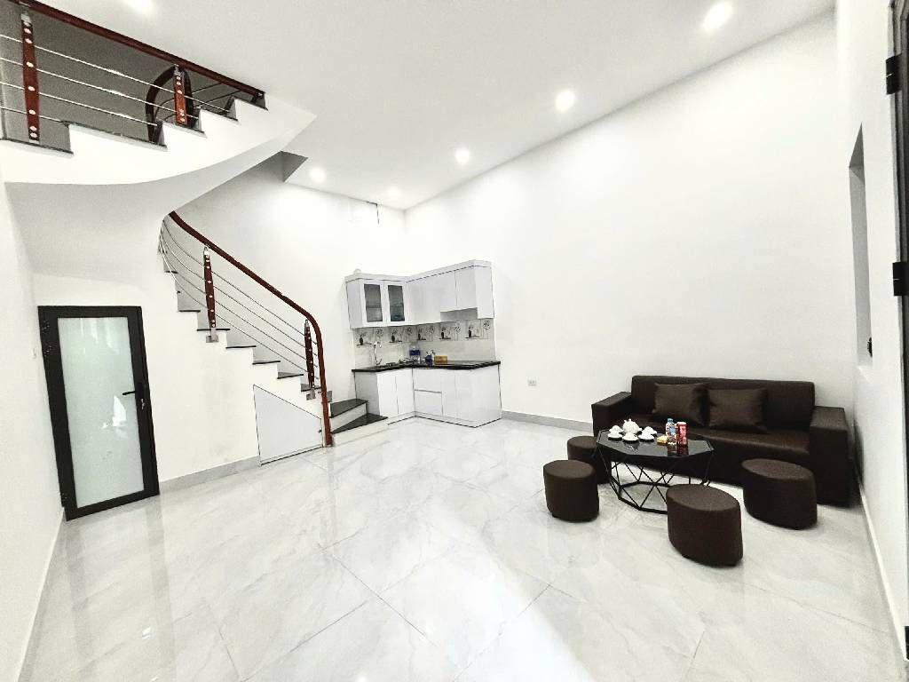 Bán nhà Văn Chương - diện tích 27m2 3 tầng - ô tô sát nhà - giá 7,8 tỷ