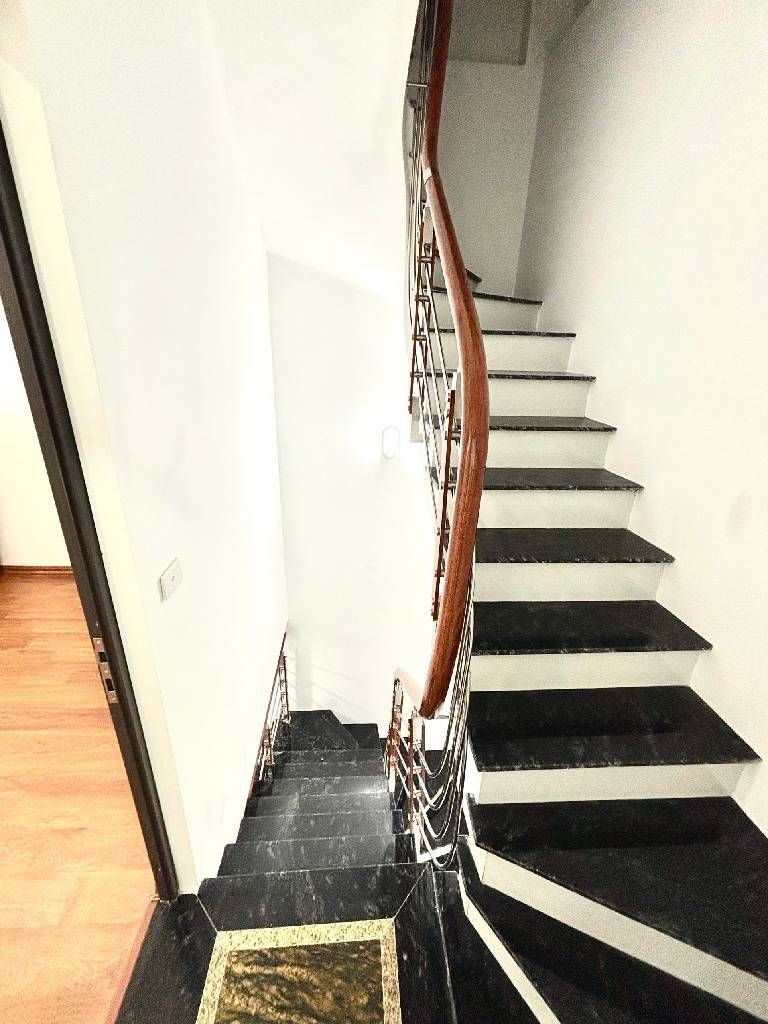 Bán nhà Văn Chương - diện tích 27m2 3 tầng - ô tô sát nhà - giá 7,8 tỷ