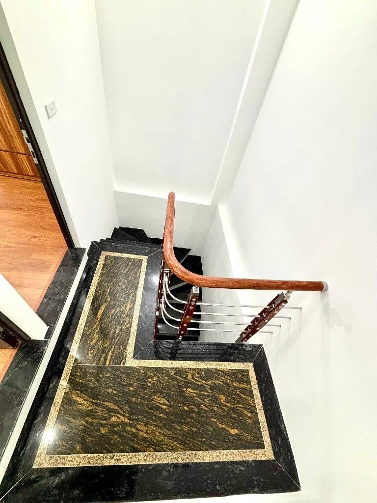 Bán nhà Văn Chương - diện tích 27m2 3 tầng - ô tô sát nhà - giá 7,8 tỷ