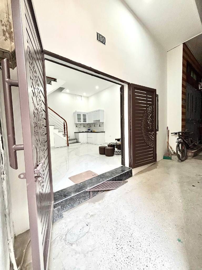 Bán nhà Văn Chương - diện tích 27m2 3 tầng - ô tô sát nhà - giá 7,8 tỷ