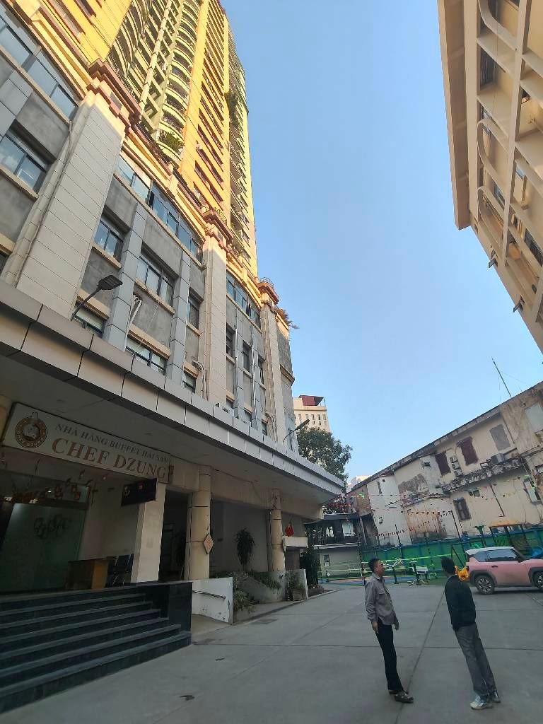 Bán nhà Nguyễn Chí Thanh - diện tích 127m2 15 tầng - Nhà đẹp hiếm có - giá 13,98 tỷ