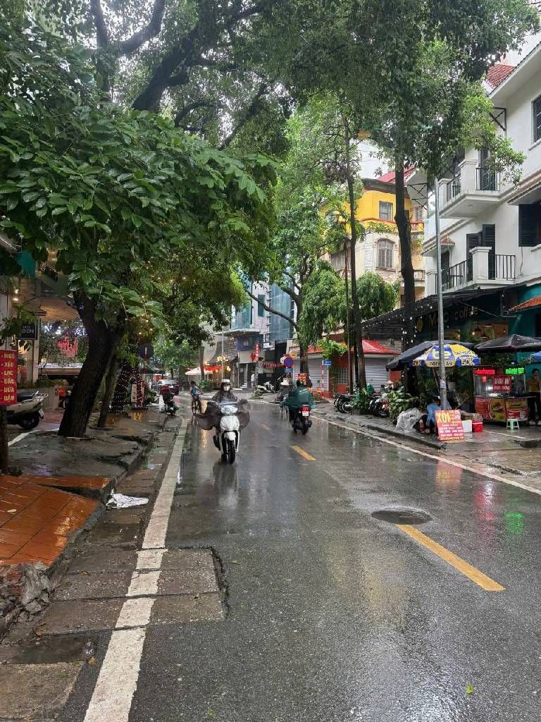 Bán nhà Trần Quang Diệu - diện tích 33m2 6 tầng - Mặt phố VIP Đống Đa - giá 23,5 tỷ