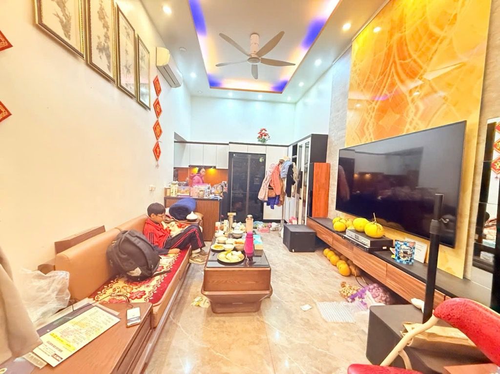 Bán nhà Lê Trọng Tấn - diện tích 45.9m2 4 tầng - ô tô tránh - giá 17,5 tỷ