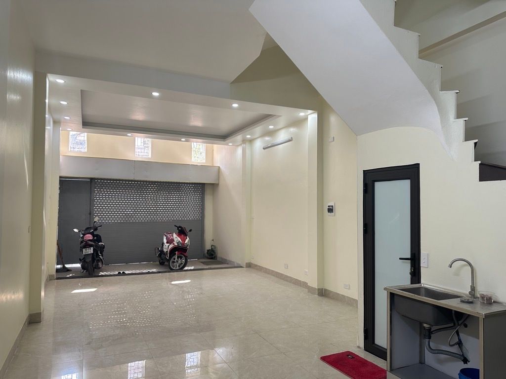 Bán nhà Định Công Thượng - diện tích 40.7m2 5 tầng - Mặt phố kinh doanh sầm uất - giá 19 tỷ