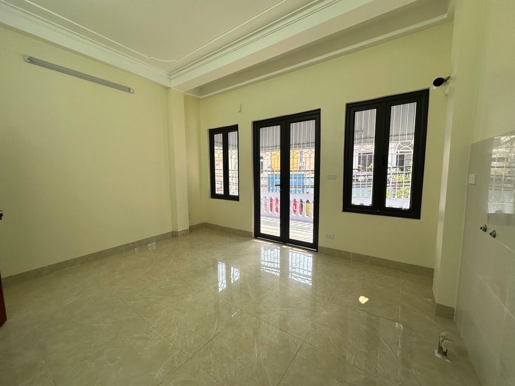 Bán nhà Định Công Thượng - diện tích 40.7m2 5 tầng - Mặt phố kinh doanh sầm uất - giá 19 tỷ