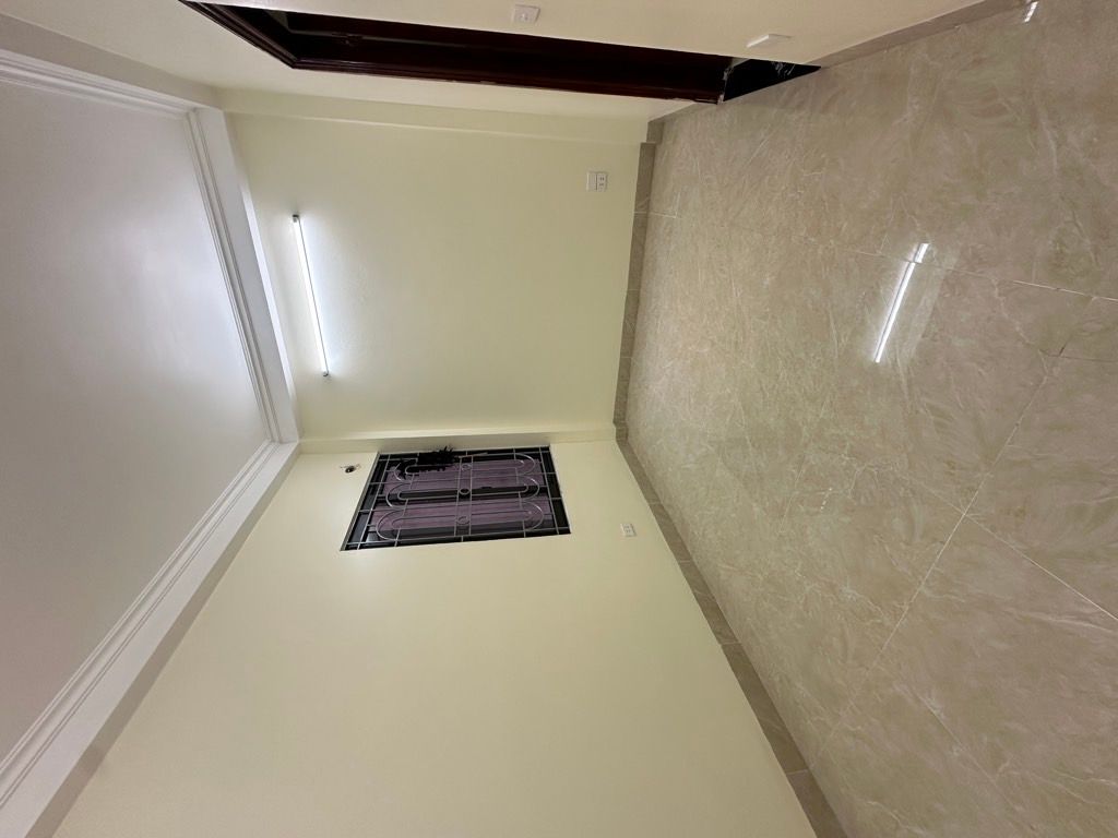 Bán nhà Định Công Thượng - diện tích 40.7m2 5 tầng - Mặt phố kinh doanh sầm uất - giá 19 tỷ