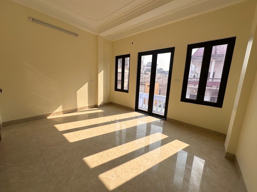 Bán nhà Định Công Thượng - diện tích 40.7m2 5 tầng - Mặt phố kinh doanh sầm uất - giá 19 tỷ