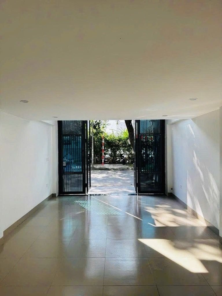 Bán nhà Tây Trà - diện tích 40m2 7 tầng - Ô tô tránh - giá 18 tỷ