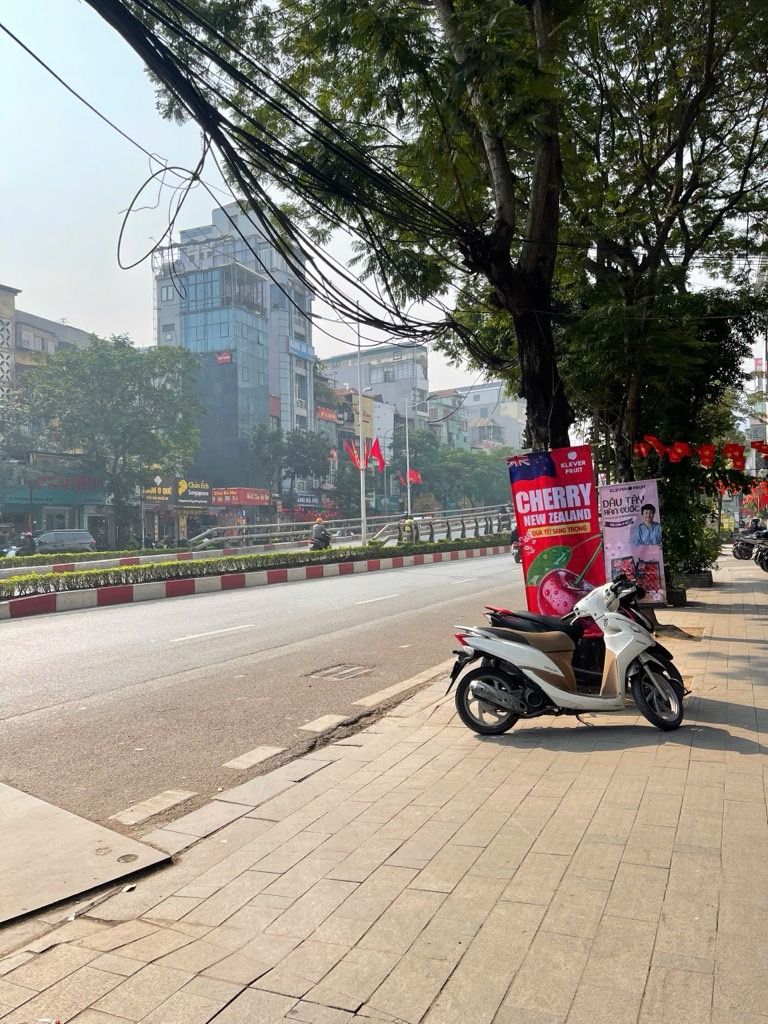 Bán nhà Láng Hạ - diện tích 64,8m2 3 tầng - nhà ngay mặt phố thoáng sáng - giá 5,9 tỷ