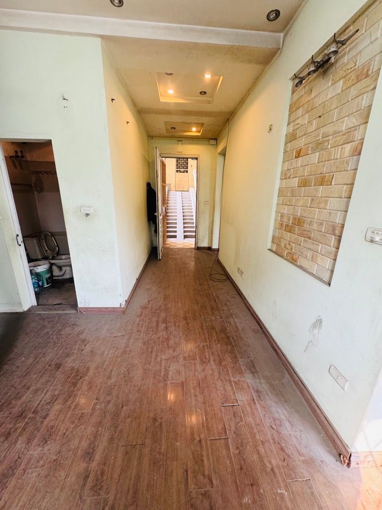 Bán nhà Láng Hạ - diện tích 64,8m2 3 tầng - nhà ngay mặt phố thoáng sáng - giá 5,9 tỷ