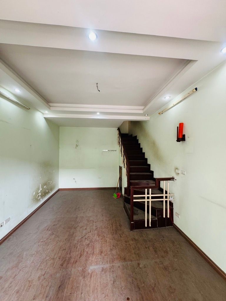 Bán nhà Láng Hạ - diện tích 64,8m2 3 tầng - nhà ngay mặt phố thoáng sáng - giá 5,9 tỷ