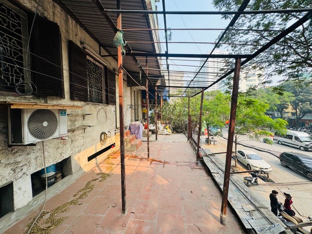 Bán nhà Láng Hạ - diện tích 64,8m2 3 tầng - nhà ngay mặt phố thoáng sáng - giá 5,9 tỷ