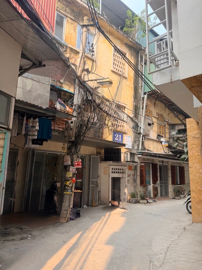 Bán nhà Đường Láng - diện tích 52,5m2 2 tầng - ô tô đỗ cầu thang - giá 4,2 tỷ