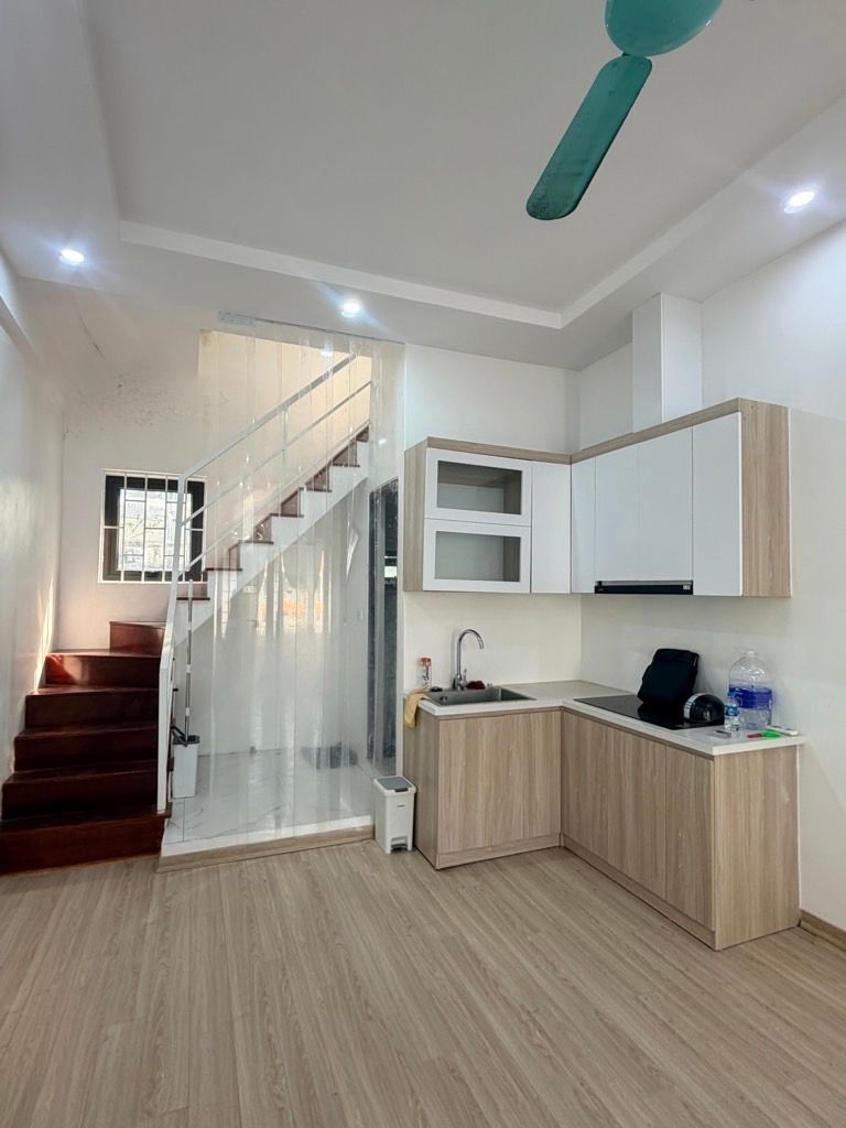 Bán nhà Đường Láng - diện tích 52,5m2 2 tầng - ô tô đỗ cầu thang - giá 4,2 tỷ