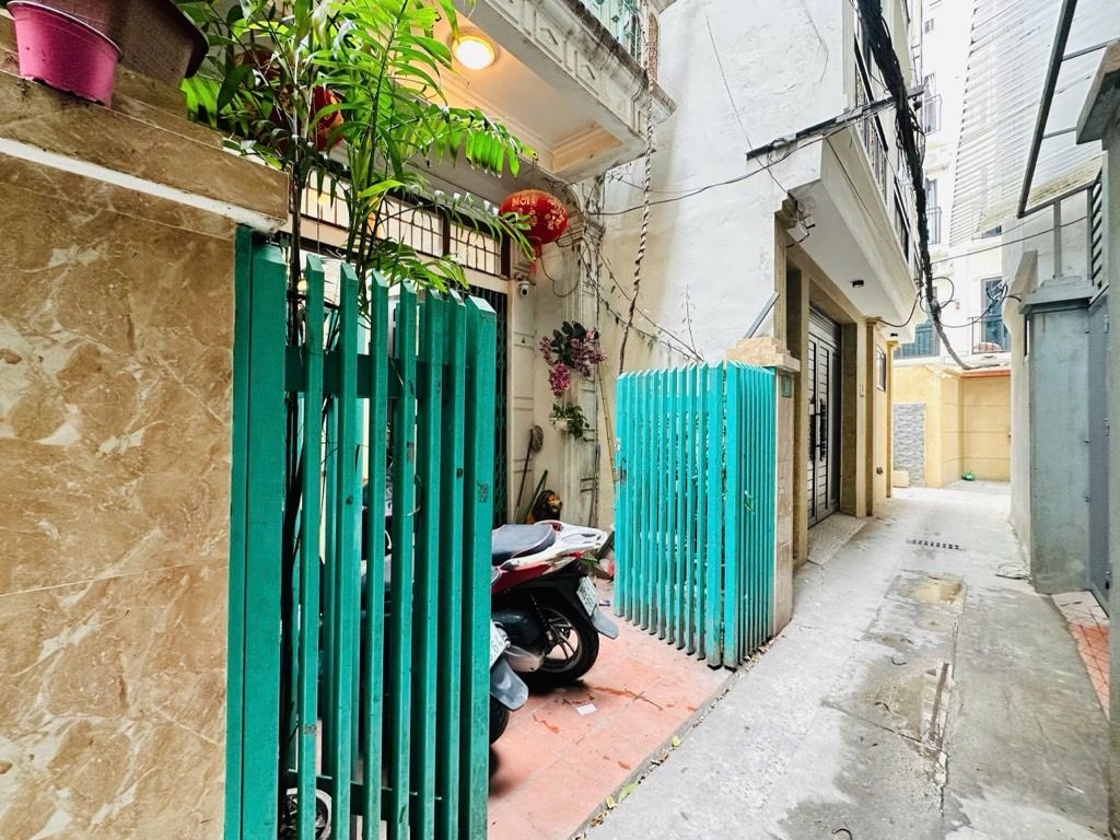 Bán nhà Quan Nhân - diện tích 59m2 4 tầng - nhà dân xây khung cột chắc chắn - giá 16,9 tỷ