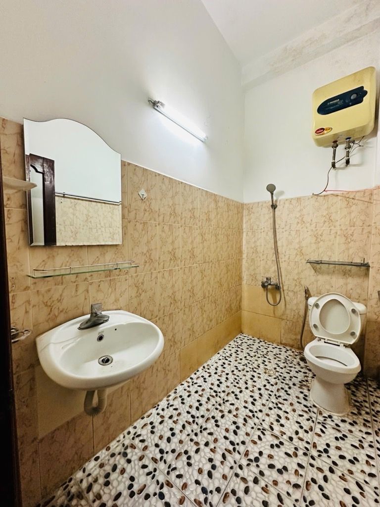 Bán nhà Quan Nhân - diện tích 59m2 4 tầng - nhà dân xây khung cột chắc chắn - giá 16,9 tỷ