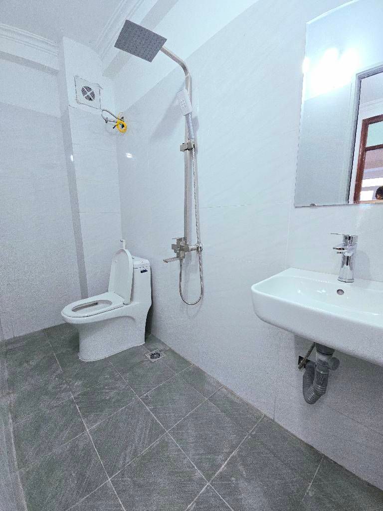 Bán nhà Lĩnh Nam - diện tích 31m2 5 tầng - Nhà đẹp full nội thất - giá 7,2 tỷ