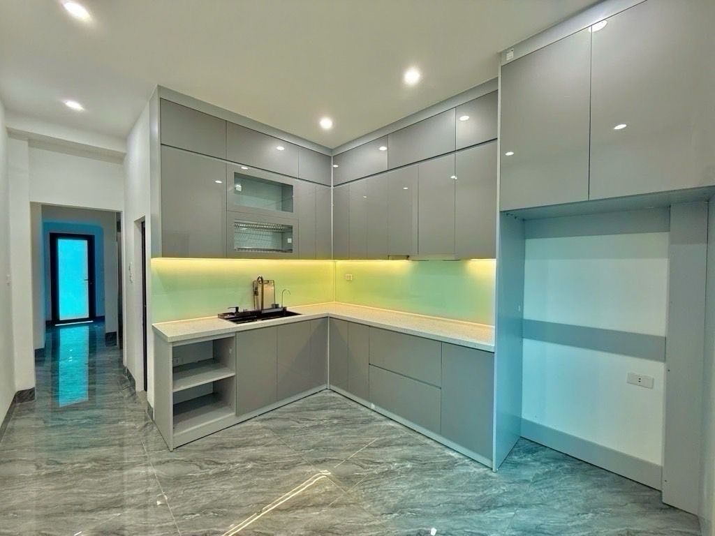 Bán nhà Đường Láng - diện tích 36m2 5 tầng - Ô tô đỗ cửa - giá 15,5 tỷ