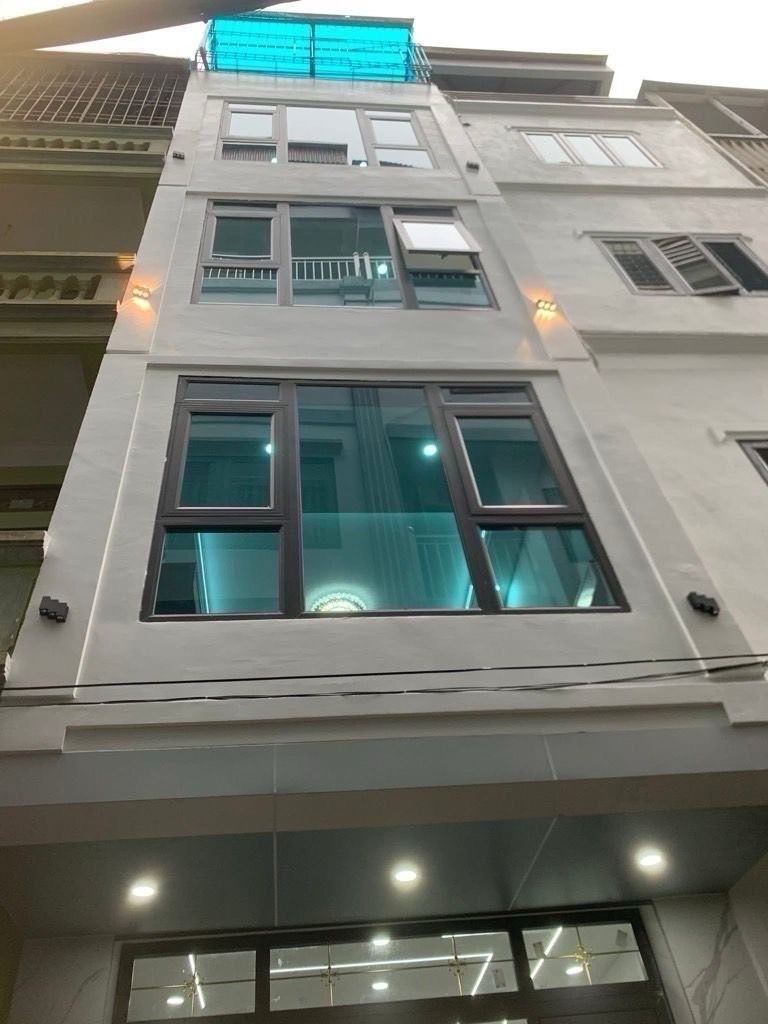 Bán nhà Đường Láng - diện tích 36m2 5 tầng - Ô tô đỗ cửa - giá 15,5 tỷ