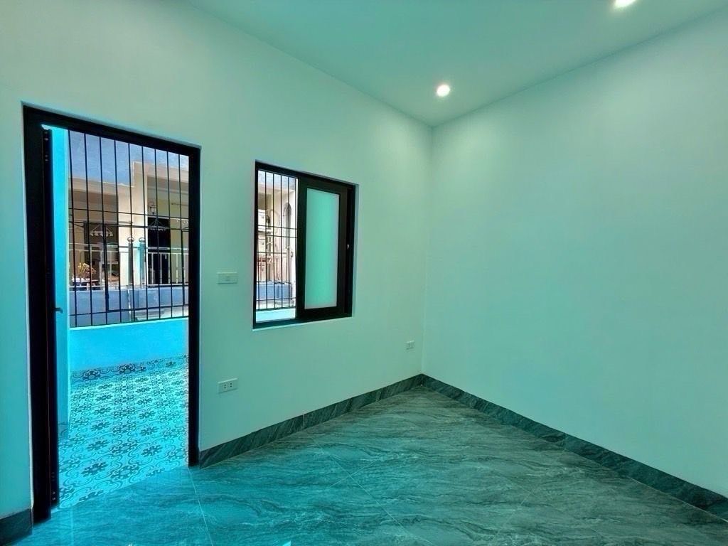 Bán nhà Đường Láng - diện tích 36m2 5 tầng - Ô tô đỗ cửa - giá 15,5 tỷ